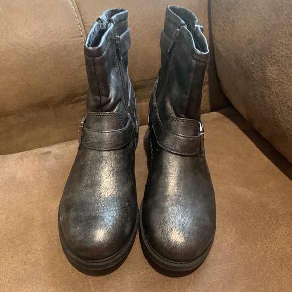 Ladies Guess Pewter Boots, EUC, Size 7 1/2 - Picture 2 of 8